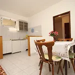 Apartment 6857a Tučepi