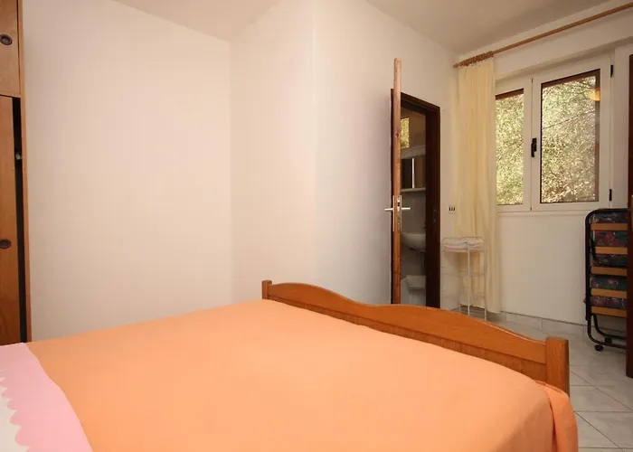 6857a Tučepi