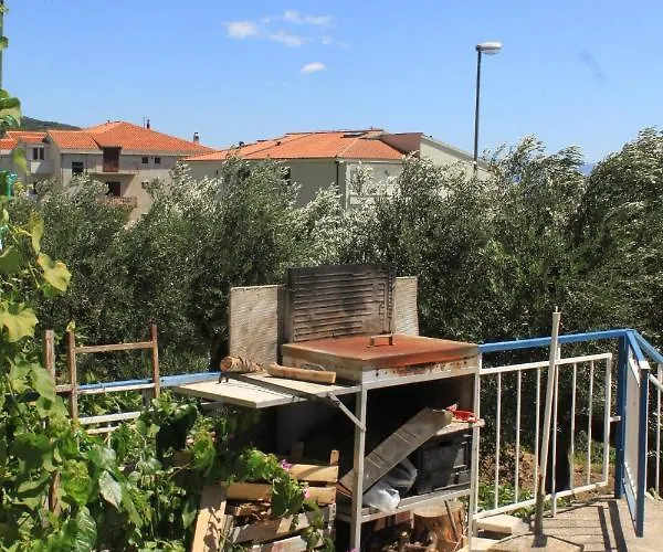 6857a Tučepi
